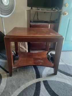 End table/lamp table