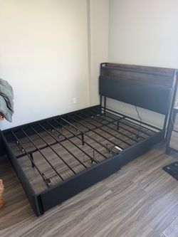 Queen size bed gray black brown