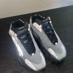 Adidas Yeezys Boost 700 MNVN Metallic 