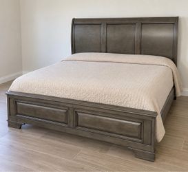Queen bed