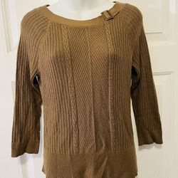 Very beautiful women Shirt size (s) only $7