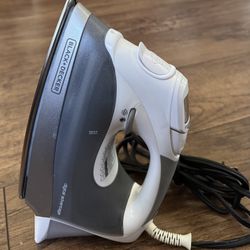 Black & Decker Steam Iron/Vertical Steamer (D2030)