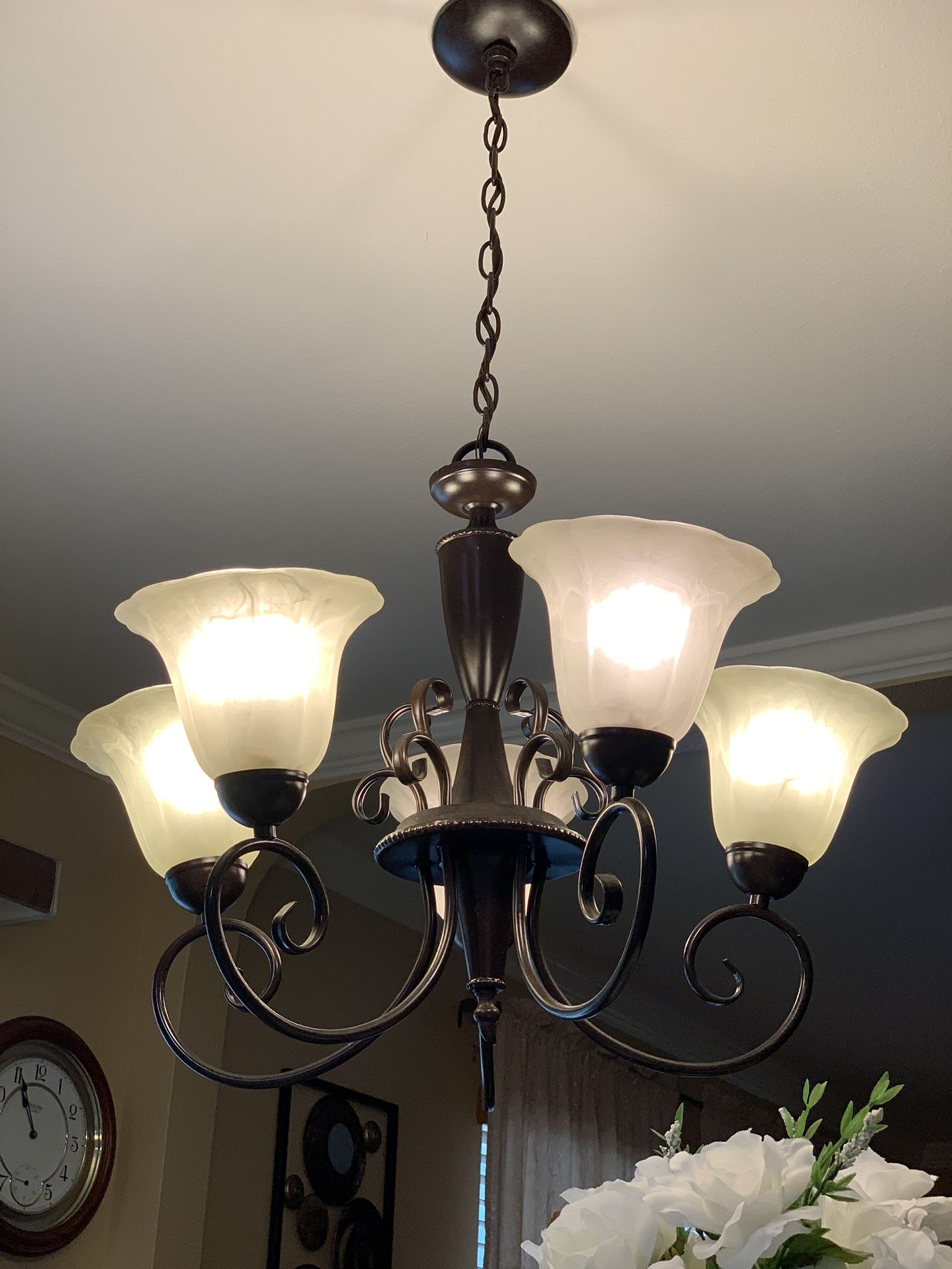 Portfolio 23.37-in 5-Light Oil-Rubbed Bronze Country Cottage Alabaster Glass Shaded Chandelier