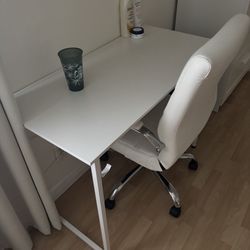 TABLE AND CHAIR LIKE NEW 