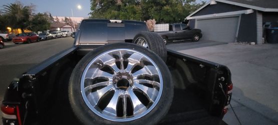 Crome wheels 23 " toyo tires 6 lugnuts came from chevy