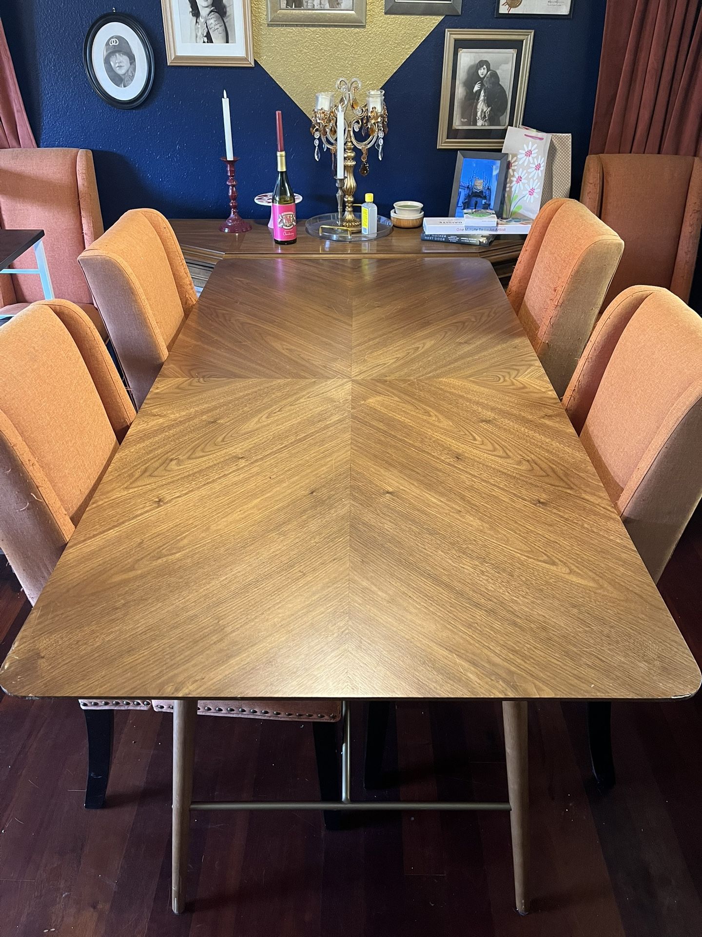 Castlery “Lily” Dining table - Seats 6