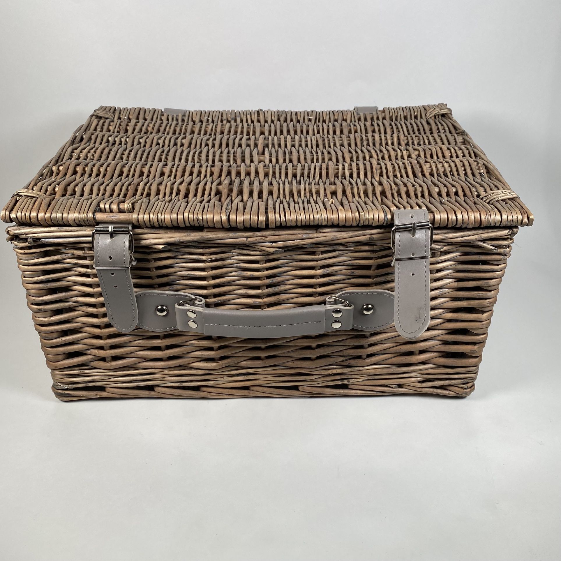 Nice Like New Picnic Set