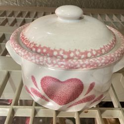 Ceramic heart bowl with lid