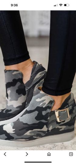 Camo Print Slip On Wedge Sneakers Green Brown Womens Size 7 e