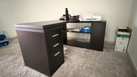 Office Desk and ergonomic office chair