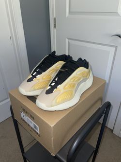 Yeezy 700 V3 - Size 6M *READ DESCRIPTION*