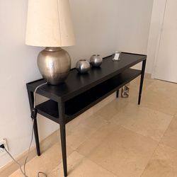Entry table with lamp