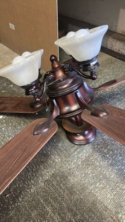 Ceiling fan with 4 lamps