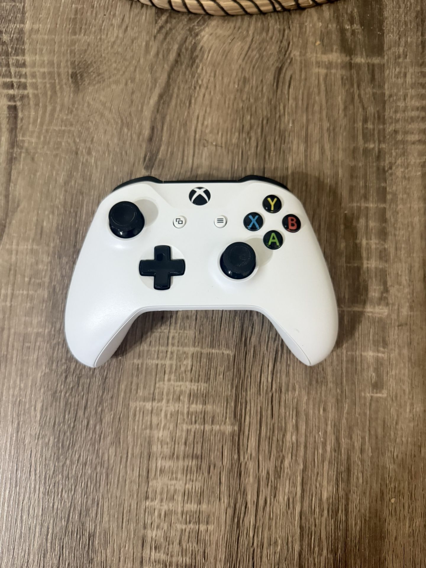 Good Condition Xbox Wireless Controller White
