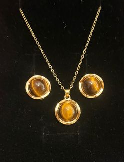 Gold tone set