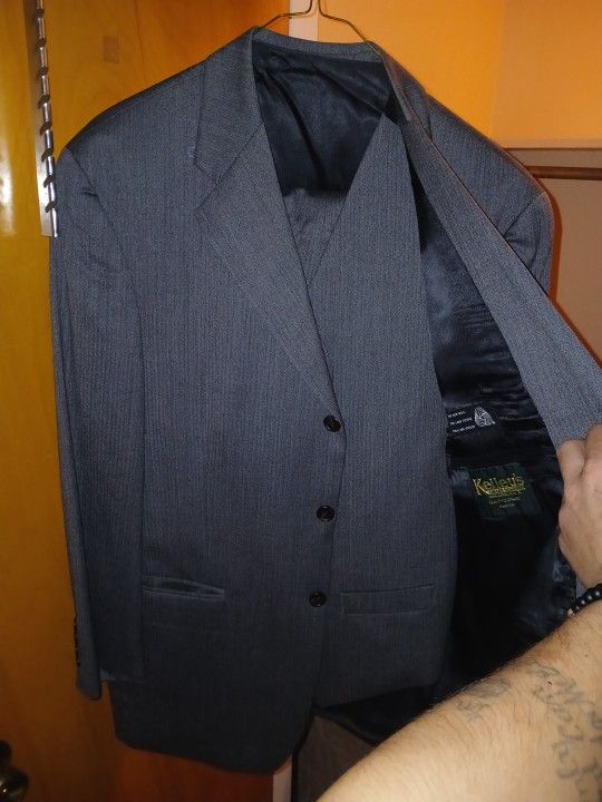 Kelly's Men Shop Tuxedo