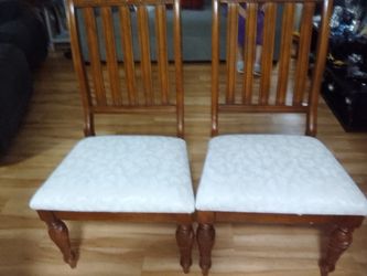 SET OF TWO FINE OAK CHAIR/ DINING CHAIRS 2 X $ 35 FOR BOTH