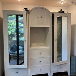 Closet With White Oak Finish Plywood 