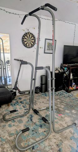 Pull-ups Dips and push up station