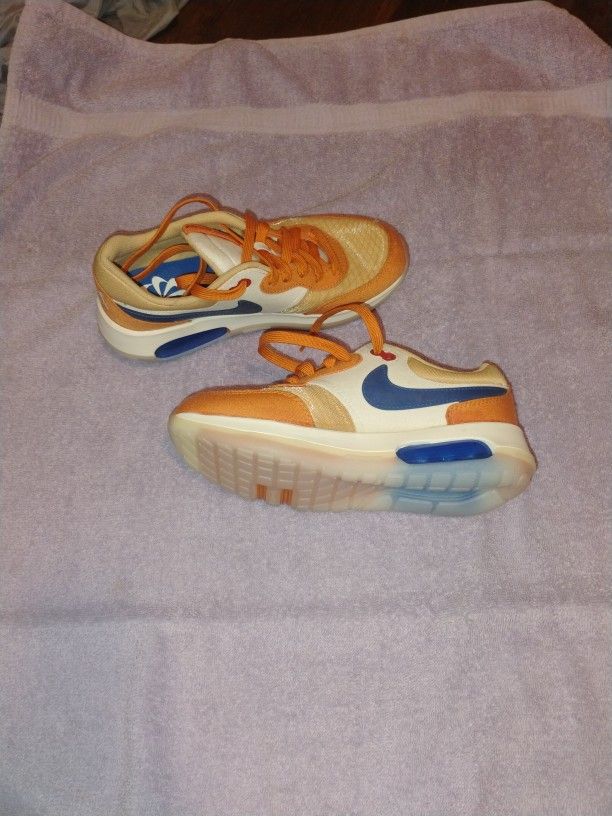 Nike AirMax Size 4 Never Been Worn