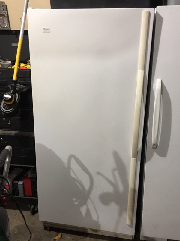 Whirlpool EV170NYLQ00 17 cubic foot freezer for Sale in Elgin, IL OfferUp