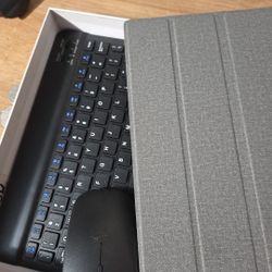 NEW 10.1 Tablet With all The Extras