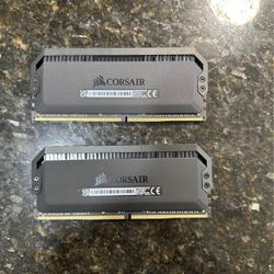 ddr4 Dominator 32gia 2×16 a  4000mhz RGB 