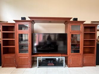 Excellent Condition Large Wooden Entertainment Center