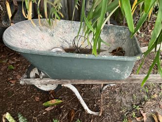 Heavy Duty Wheelbarrow