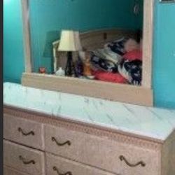 Dresser Set With Mirror 