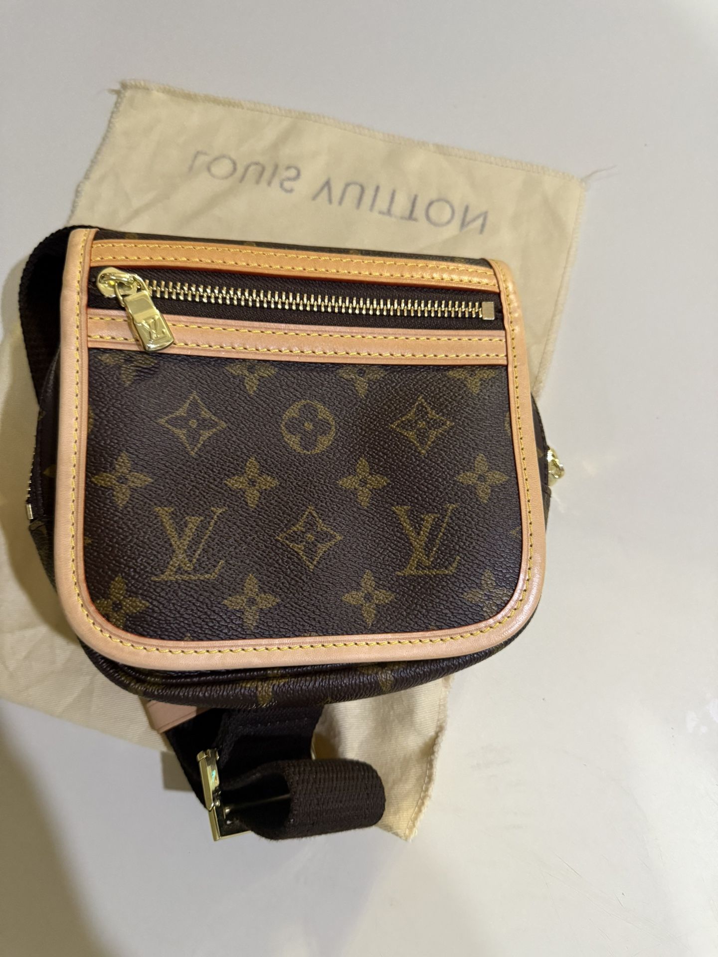 Luis Vuitton Bosphore Bum Bag