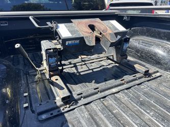 REESE quick Slide 5th Wheel Hitch