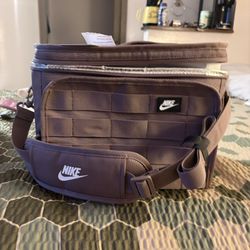 NIKE INSULATED LUNCH BOX