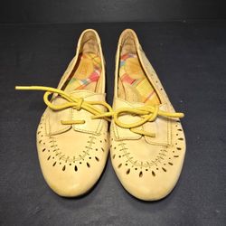 BORN VERNA Patent Leather Laser Cut Lace Up Flats Women’s Wheat SIZE 8 (39), 