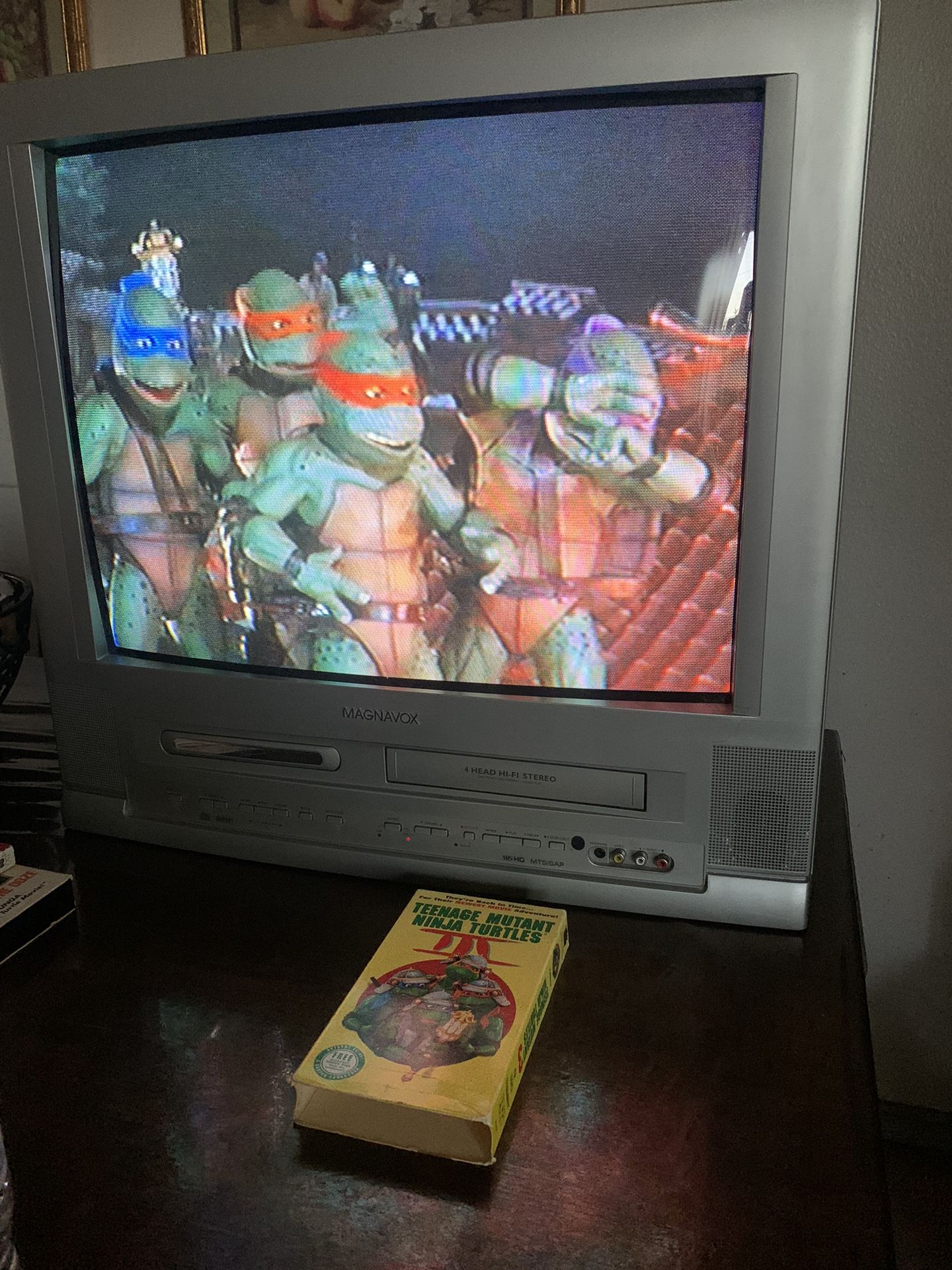 24in Magnavox DVD/Vhs Combo CRT Tv