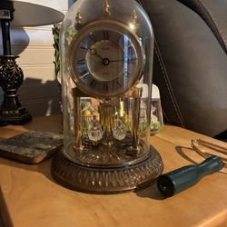 Vintage Rotating Clock