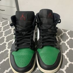 Retro Jordan 1’s green and black 