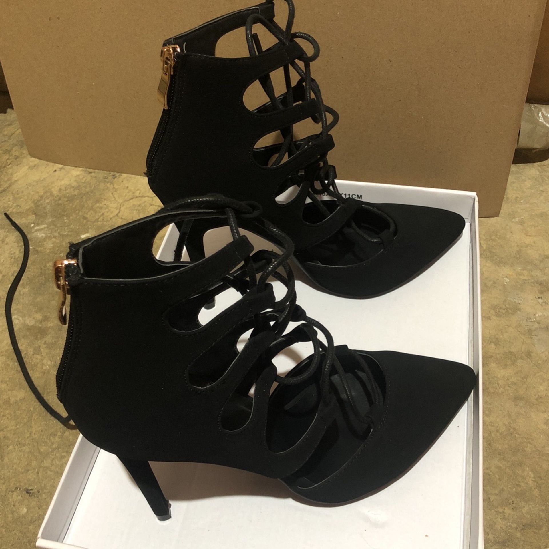 New Black Lace up Heels 6.5