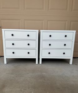 (2) Nght Stands