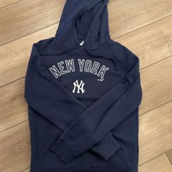 Yankees Fanatics sweatshirt men’s small