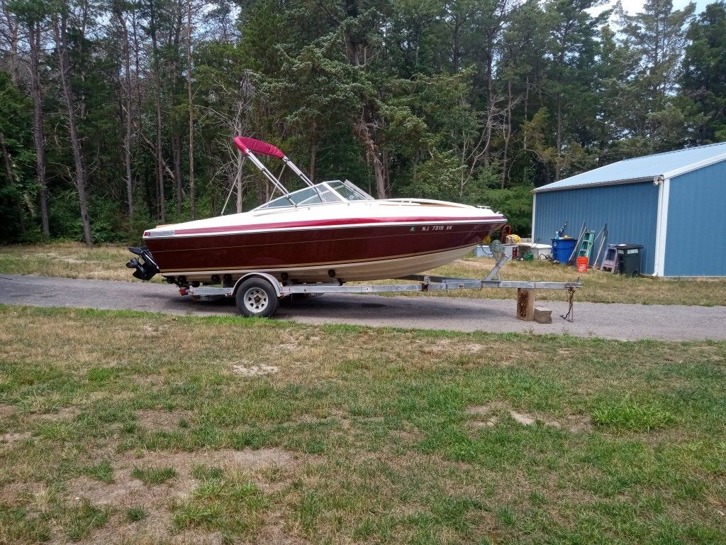 1984 Imperial Cuddy cabin