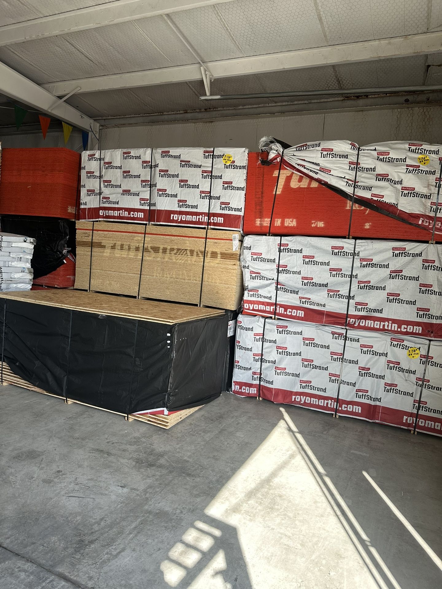 Playwood Regular $14 Con Brillo $15