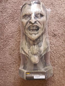 Halloween Vampire bust