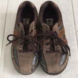 Boys Brown Osh Kosh Casual Shoes Size 12  1/2