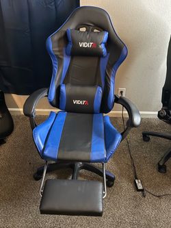 VIDITA Gaming Chair with Footrest