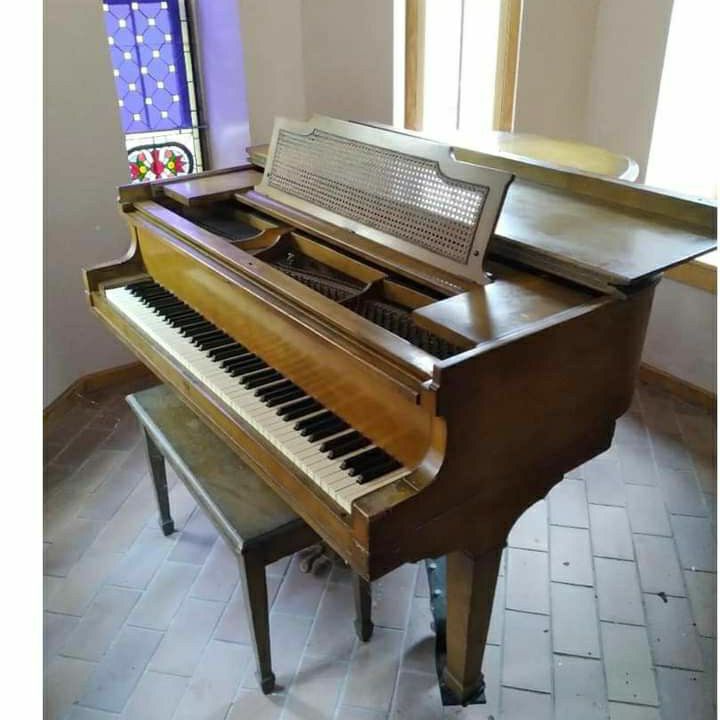 FREE PIANO Baby Grande - Antique