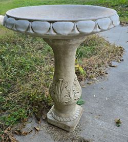 Vintage Concrete Bird Bath 28" x 22" Leaf Scroll Design