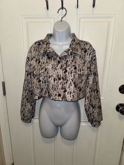 Fashion Nova cropped Blazer