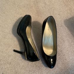 TAHARI black patent leather heels