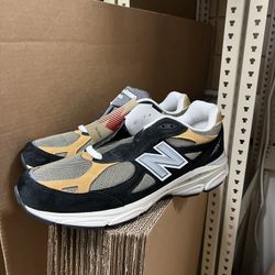 New Balance 990v3 Size 12 Black/Tan for Sale in Las Vegas, NV